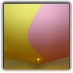 Двухцветные натяжные потолки