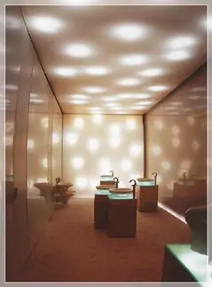 Полупрозрачный потолок на выставке