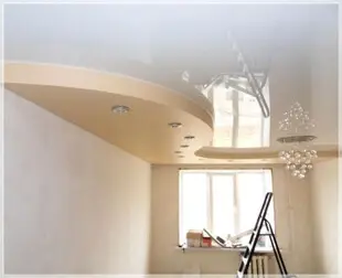 Преимущества и недостатки натяжных потолков